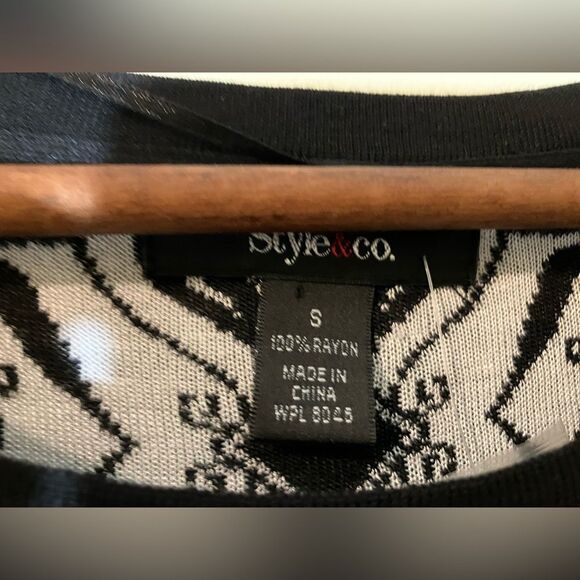 NWT Style & Co long sleeve dress. Black, and white design. Women’s size small - Picture 5 of 5